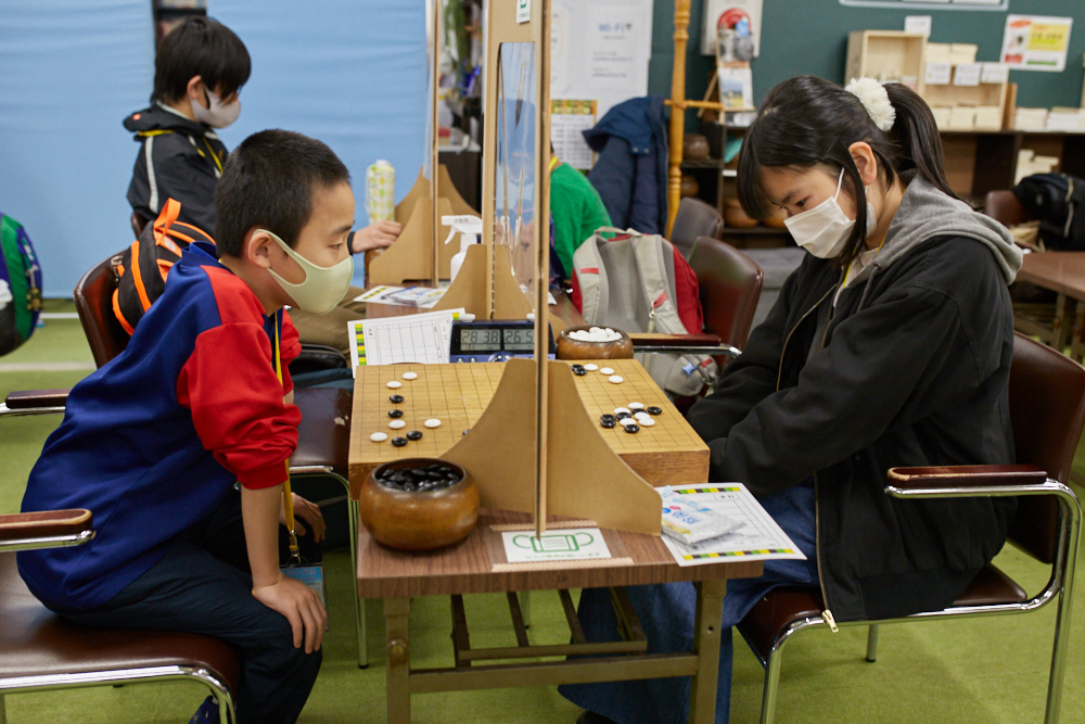 子ども囲碁大会の対局風景⑩